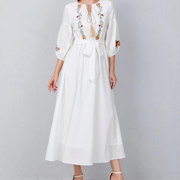 NWOT Beautiful white dress with embroidered/ tassel details- - Picture 2 of 4